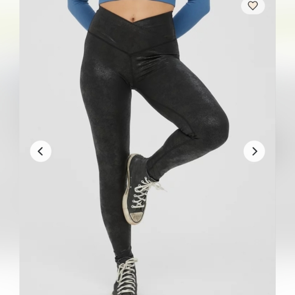 Aerie Offline Hugger Crossover High Waisted Crackle Leggings Black Medium